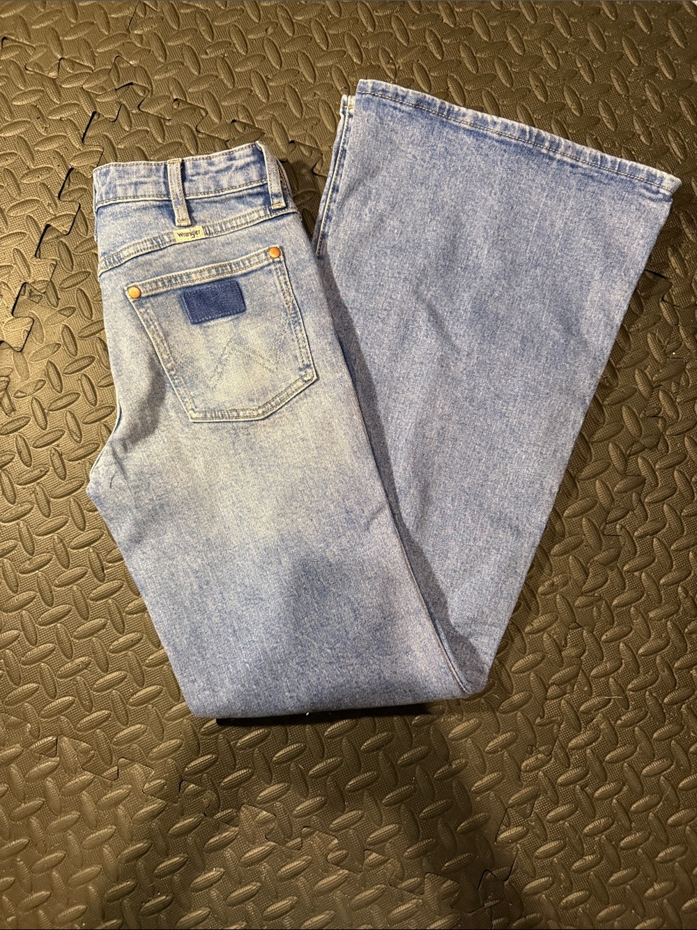 Wrangler women’s wide flare retro 24x34 new without tags